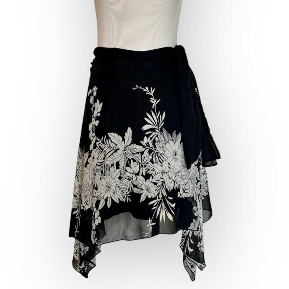 Bohemian black white floral skirt, Rampage size 7 flowy handkerchief hem midi